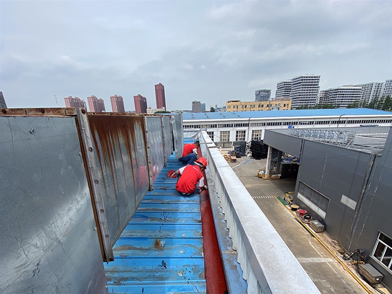 屋面天沟刷防锈漆